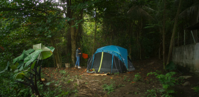 Esta Isla movie review