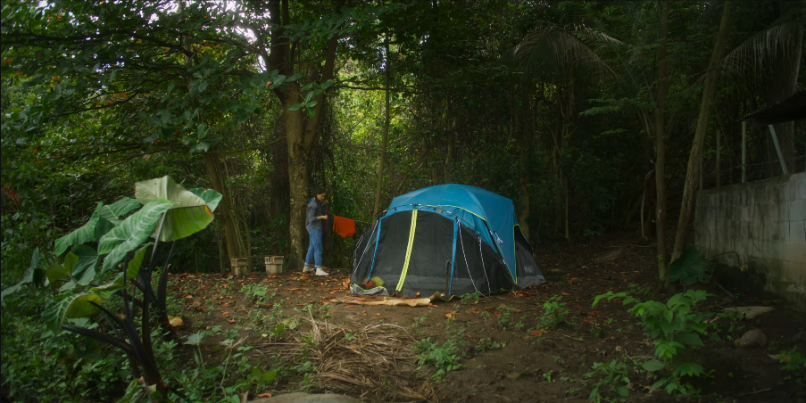 Esta Isla Movie Review 2026